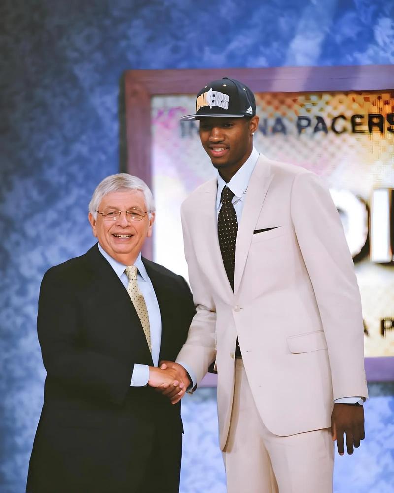 凯恩回应与巴萨传闻：我没和任何人接触，现在在拜仁很开心（凯恩澄清巴萨传闻：未与任何人接触，目前在拜仁很开心）