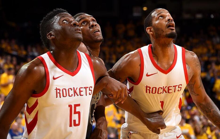 费兰·托雷斯戴帽斩获赛季11球，超越莱万距离姆巴佩5球（费兰·托雷斯上演帽子戏法收获赛季第11球，超越莱万仍落后姆巴佩5球）