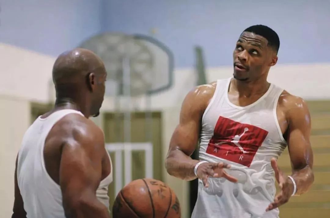 意媒：此前因流感缺阵的博尼尚未恢复训练，不确定能否踢意杯（意媒：博尼因流感缺阵后仍未复训，能否出战意大利杯存疑）