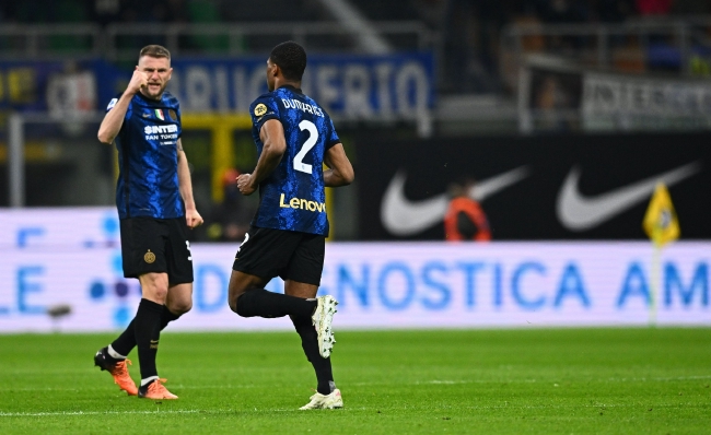 谁来给我解释解释为什么曼联宁愿用霍伊伦去赌下一个霍伊伦（曼联为何拿霍伊伦押注下一个霍伊伦？）