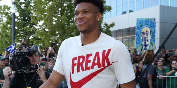 德转列21世纪参与进球榜：梅西1339球居首，C罗1253球第二（德转公布21世纪进球参与榜：梅西以1339球登顶，C罗以1253球列第二）