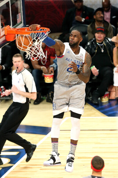 马刺半场19罚16中，湖人8罚5中&除东契奇外无人获得罚球（半场罚球对比：马刺19罚16中，湖人8罚5中；除东契奇外无人获罚球机会）