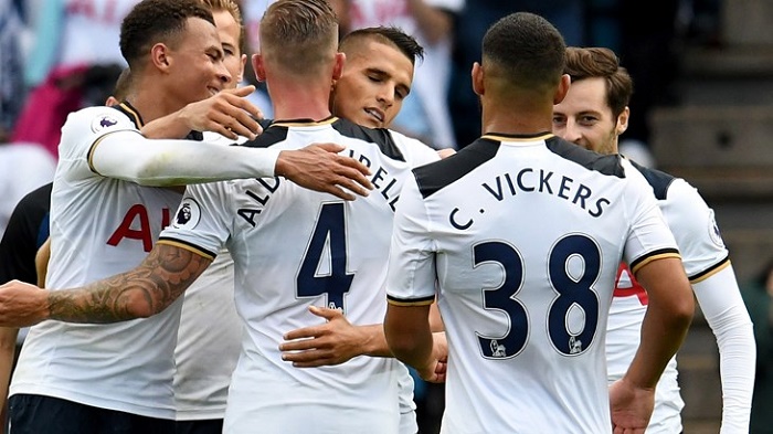 马尔卡宁持续得分表演，半场17分扛起进攻大旗（马尔卡宁手感火热，半场17分领衔进攻）