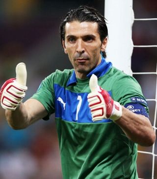 意天空：罗马已就齐尔克泽与曼联谈判，双方每天都在进行对话（意天空：罗马与曼联就齐尔克泽展开谈判，双方保持每日沟通）