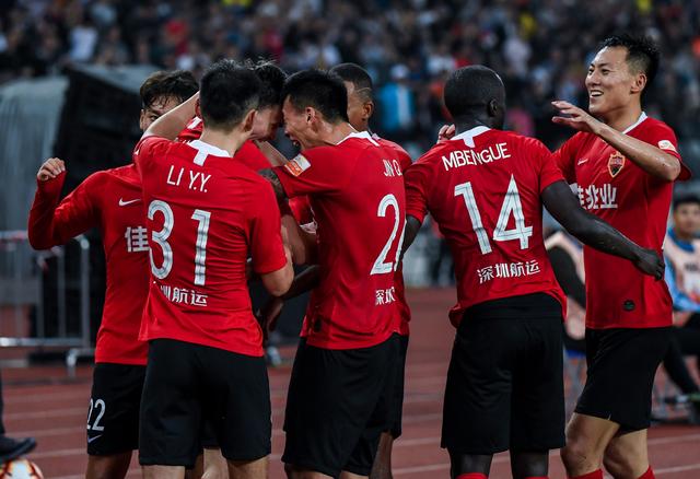 卡里克、鲁尼和弗莱彻，都在曼联青训体系。（卡里克、鲁尼、弗莱彻皆出自曼联青训）